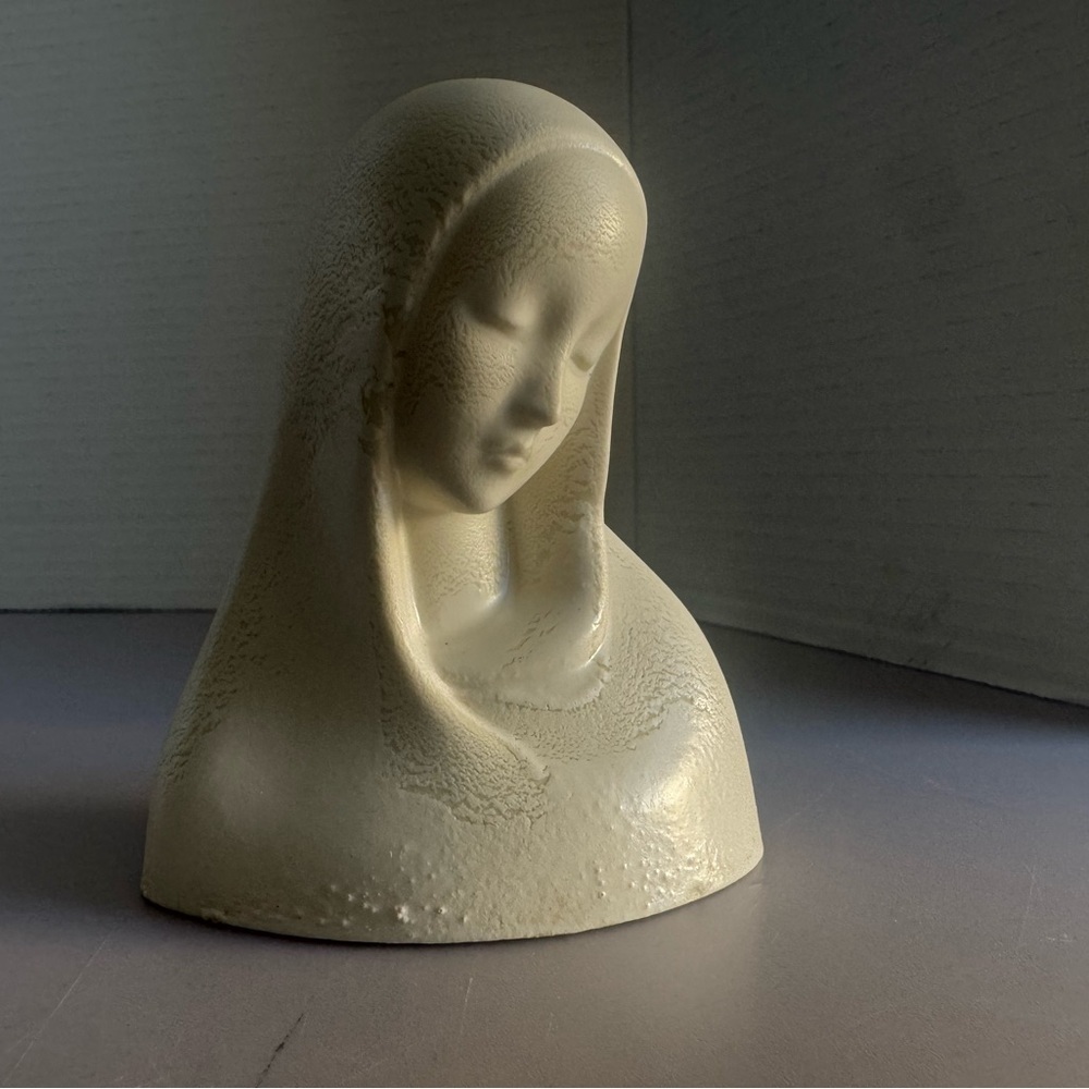 Matte Cream Ceramic Madonna Bust – Elegant Home Art Accent
